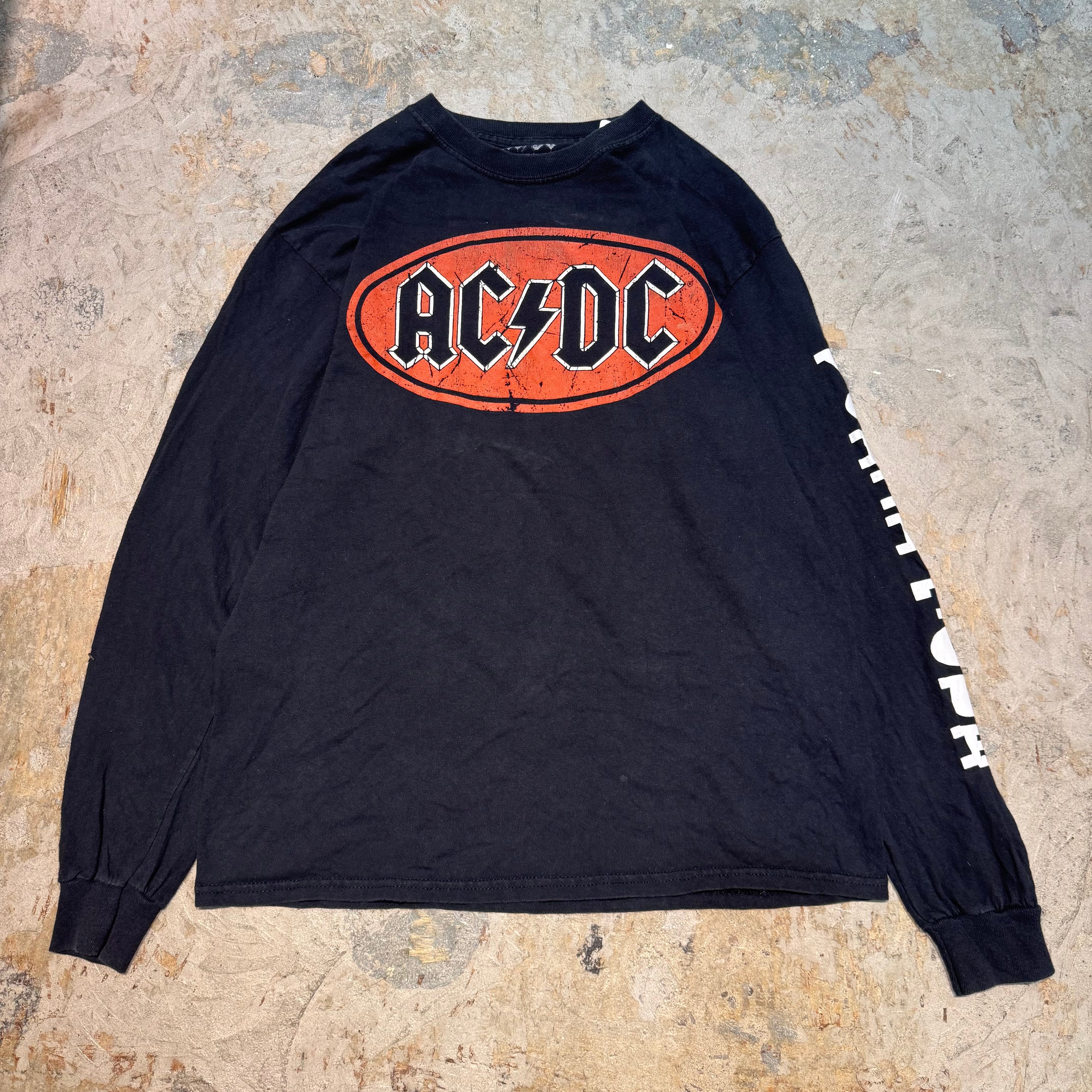 古着 acdc /エーシーディーシー/ バンドTシャツ/ ロンT/ サイズm – MUJIN