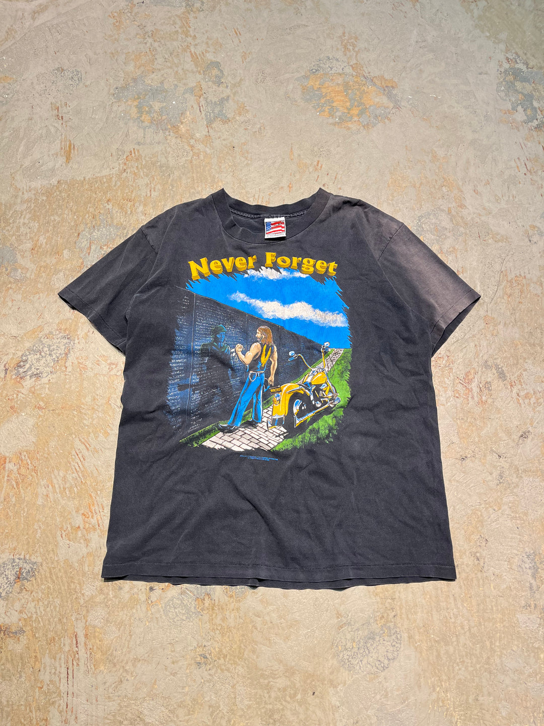 #MA126 古着 USA製 93's Never Forget/バイク/ドックダグ/グラフィック/ヴィンテーシングルステッチ Tシャツ/サイズL