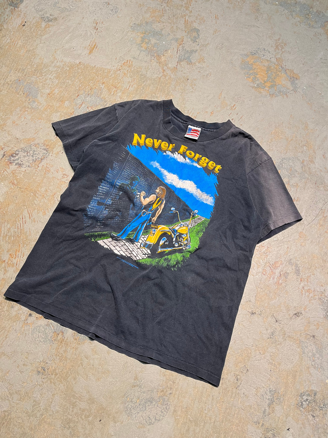 #MA126 古着 USA製 93's Never Forget/バイク/ドックダグ/グラフィック/ヴィンテーシングルステッチ Tシャツ/サイズL