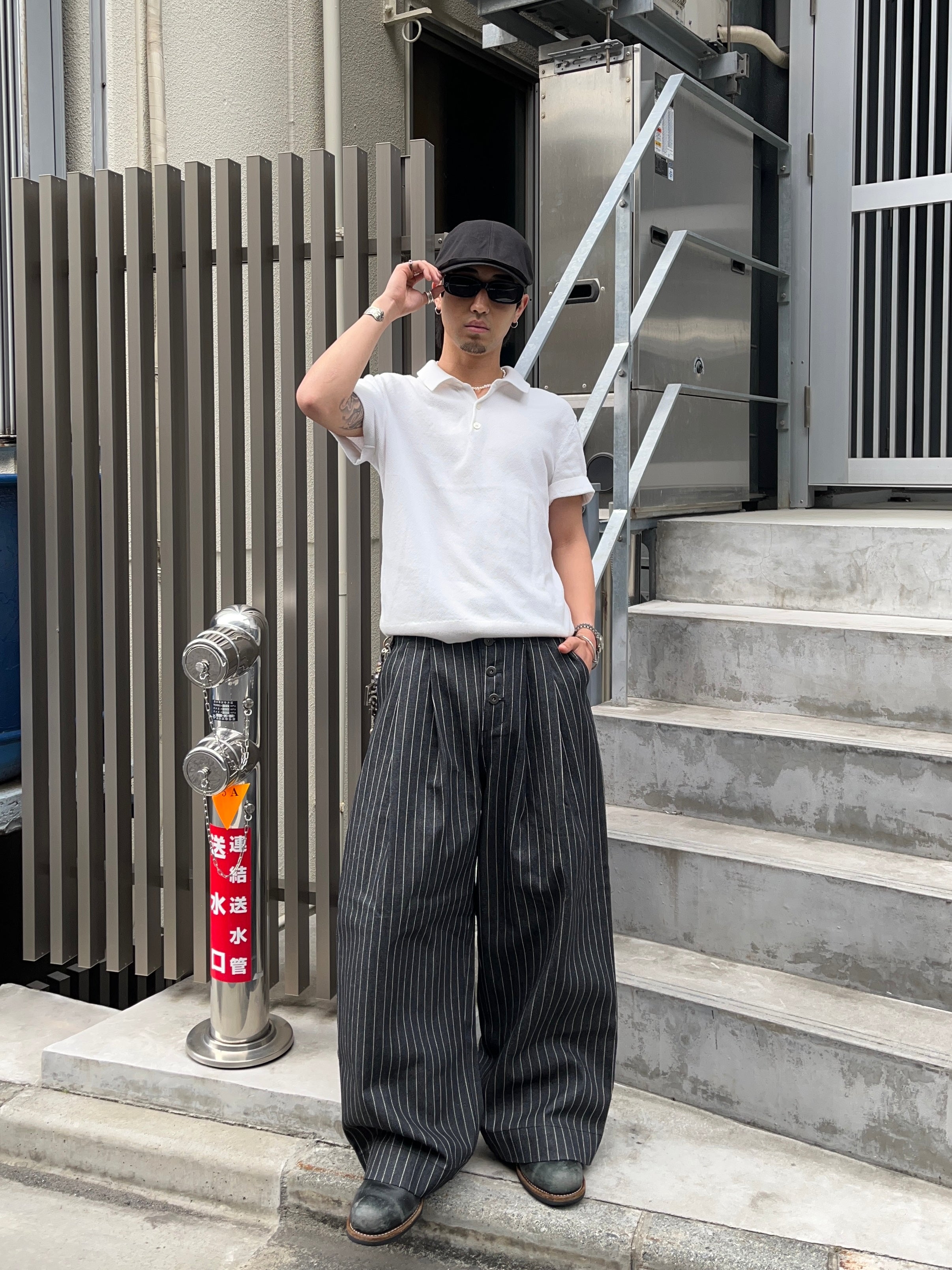 2タックストライプ バギーデニムパンツ – MUJIN